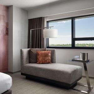 Club Queen Room
